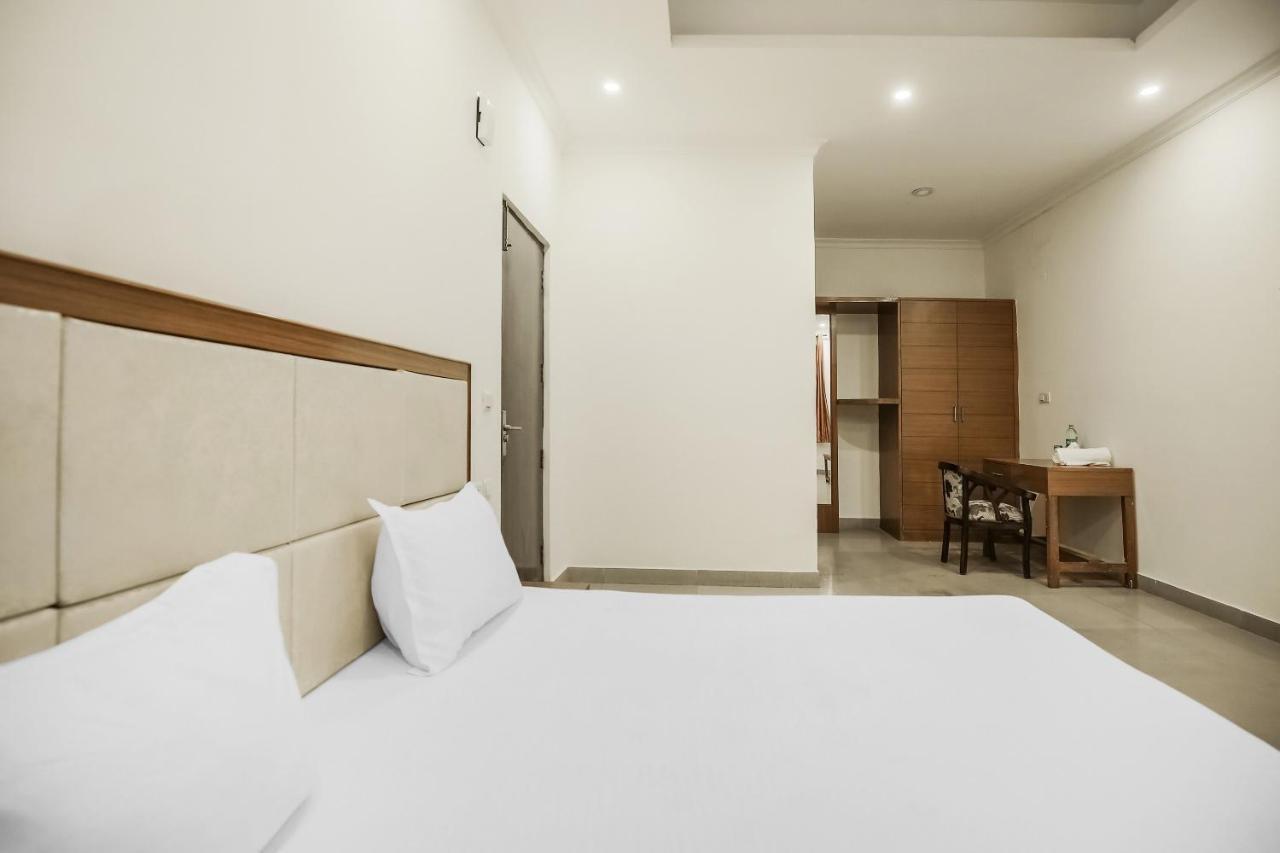 Hotel Collection O Sapphire Chandīgarh Zewnętrze zdjęcie